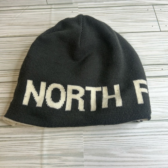 The North Face Charcoal and Cream Knit Beanie Warm Winter Skiing Cold Fall - Picture 1 of 3